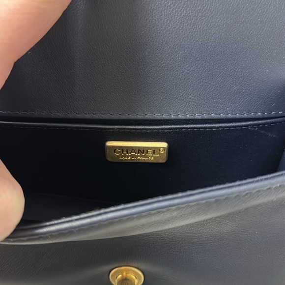 Chanel navy/gold lizard skin purse - Picture 9 of 11